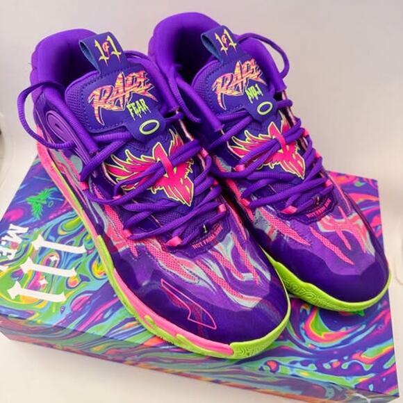 Athletic_Shoes